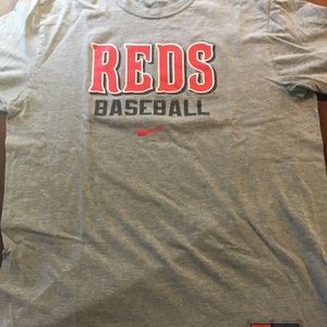 Reds tee
